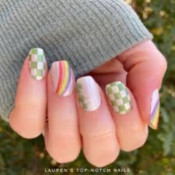 Color Street Shake your Shamrock Press on 100% Real Nail Polish Rainbow NEW - Picture 2 of 3